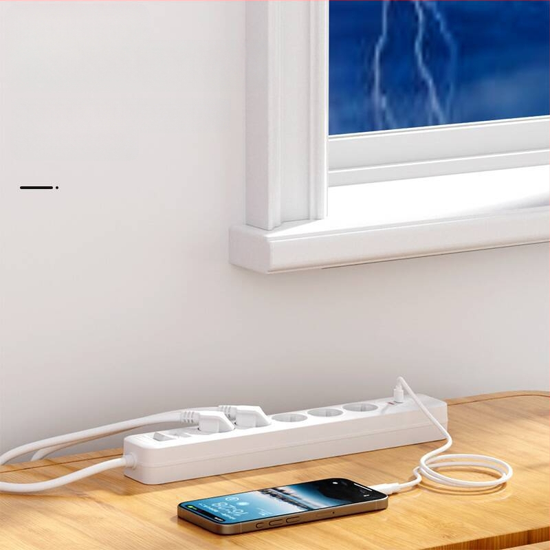 Europos standartų Schuko kištukų skirstytuvas, 3.1A, 100-250V AC, 3000W, PC korpusas, CE sertifikatas