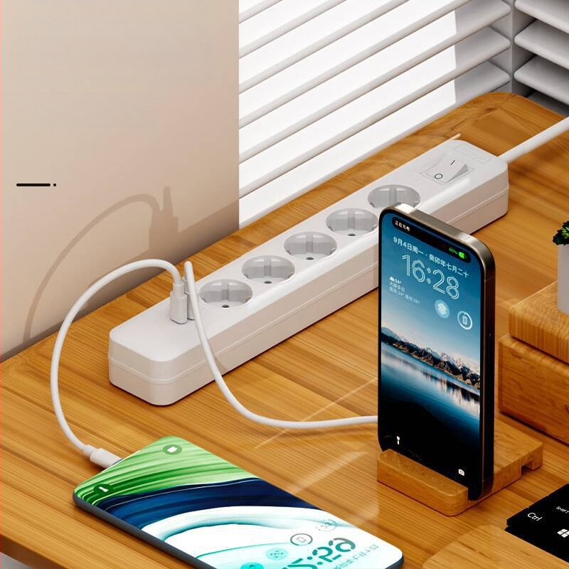 Europos standartų Schuko kištukų skirstytuvas, 3.1A, 100-250V AC, 3000W, PC korpusas, CE sertifikatas