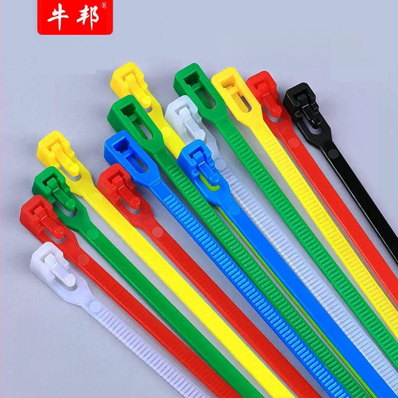 Nailono kabelių laikiklis su nuimamais užraktu — pramoninės klasės; medžiaga: nailonas; storis 0.45 mm; plotis 3.6–4.8 mm; apdorojimo pritaikymas; licencijuotas privat žymėjimas