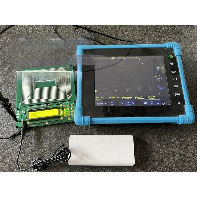 Schumann bangų generatorius su gryna sinusoidės signalu, dažnio moduliacija, dažnių diapazonas 0.01 Hz–300000 Hz