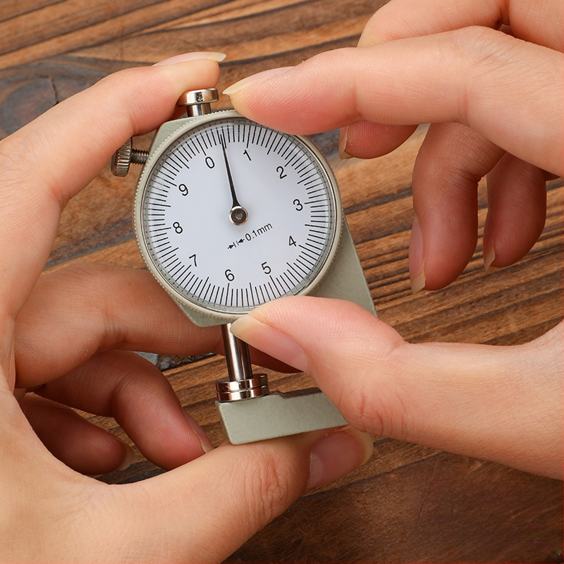 Biezuma mērītājs 0-20 mm, rādītāja tips ar izliektu uzgali, rokas instruments, papīra biezuma mērījums