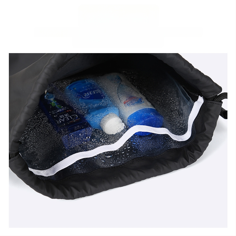 Moterų sportinė kuprinė, nailonas, raidžių raštas, lauko sportui, išleista 2020 m. vasarą.