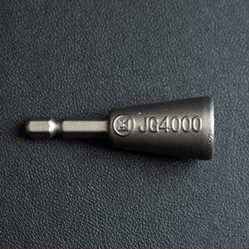 Paralelinių laidų sukimui skirtas įrankis elektrikams, suderinamas su rankiniu grąžtuvu, su terminalo bloku