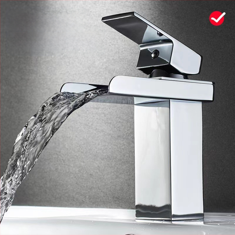 Vonios kriauklei maišytuvas karštam ir šaltam vandeniui, varinis korpusas, keraminių vožtuvo šerdis, temperatūros intervalas 0–99°C, vožtuvo sėdynės skersmuo 35 mm