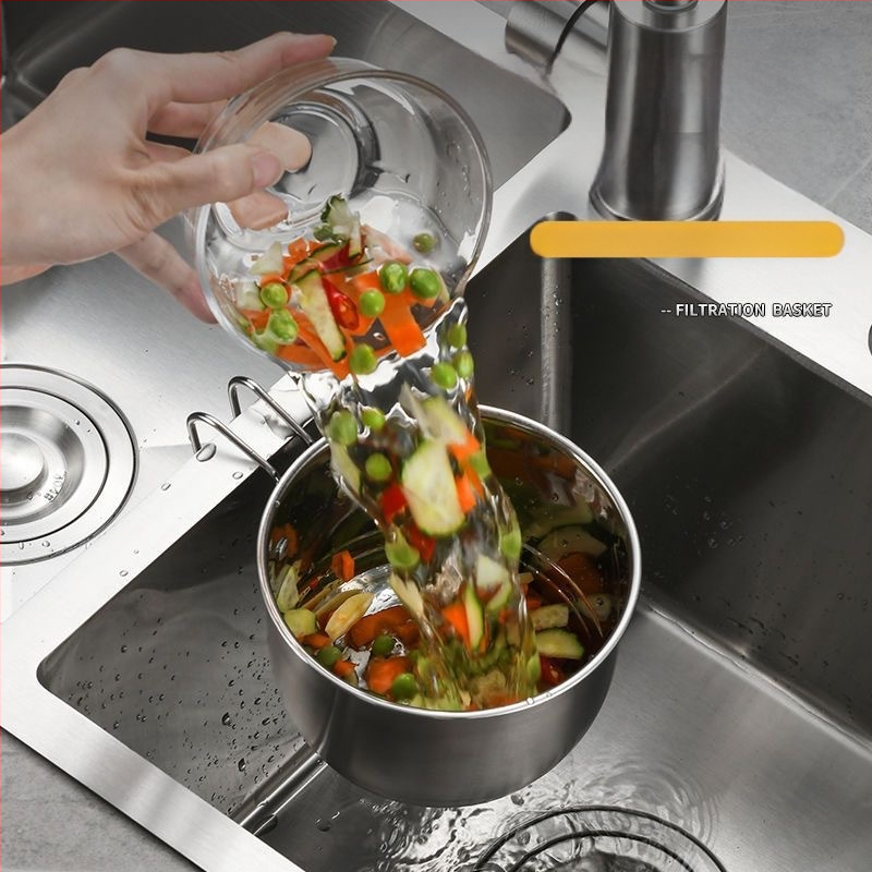 Virtuvės plautuvei – pakabinamas nusausinimo krepšelis daržovėms ir vaisiams, iš nerūdijančio plieno, su apvalia pakabinimo rankena, šiuolaikinis minimalistinis dizainas