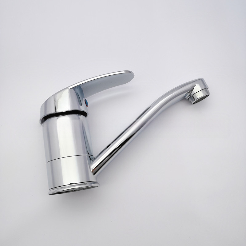 Vandens vonios plautuvės maišytuvas, cinko lydinys, darbinė temperatūra 90°C, nominalus slėgis 0,8 MPa, modelis XGJ-0224