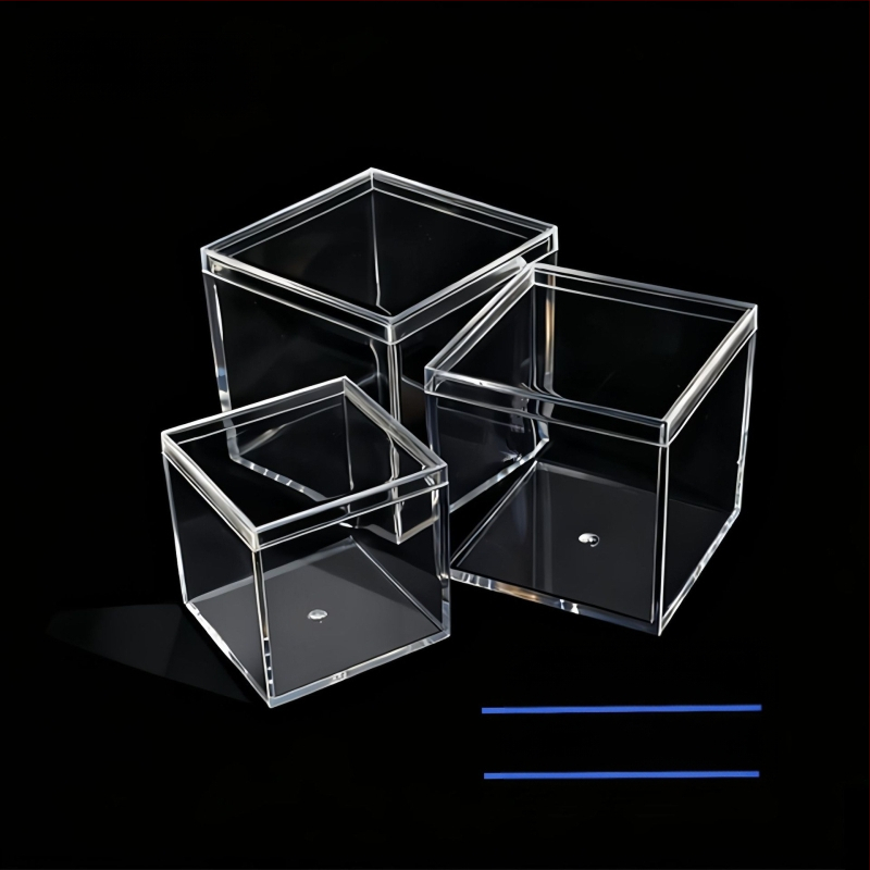 PS plastiko kvadratinė dėžutė su dangteliu staliniam akvariumui, talpa 850 ml, sienelių storis 2 mm, logotipo spauda