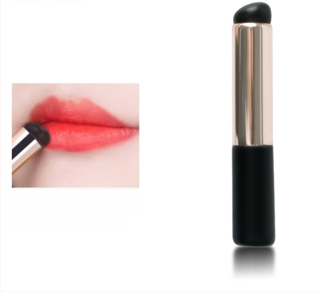 Korektora un lūpu otu ar mīkstu apaļu galvu, koka rokturis, kopējais garums 10 cm, matu garums 1 cm, portatīva