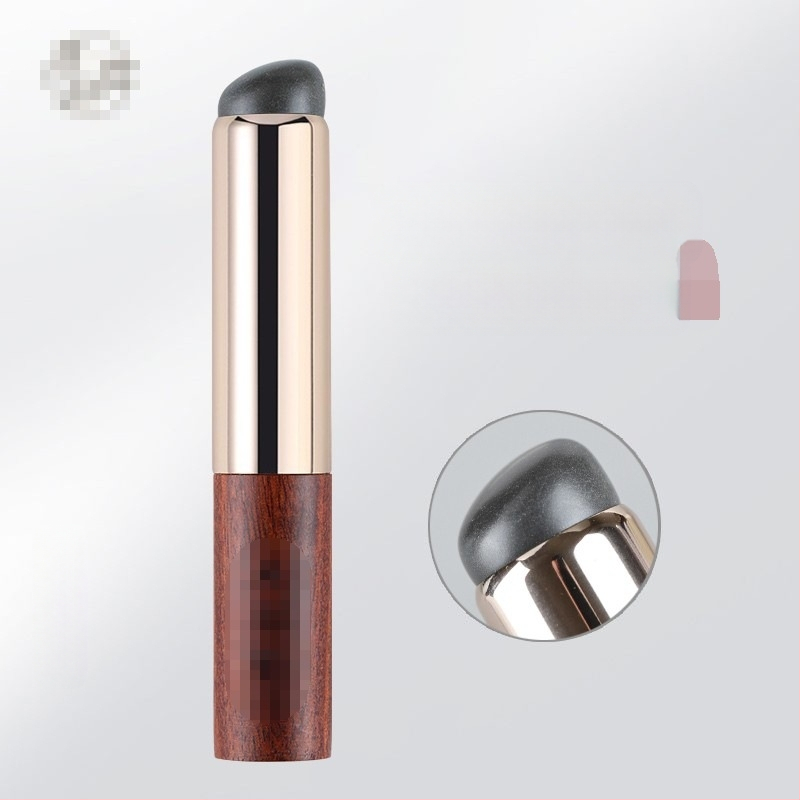 Korektora un lūpu otu ar mīkstu apaļu galvu, koka rokturis, kopējais garums 10 cm, matu garums 1 cm, portatīva