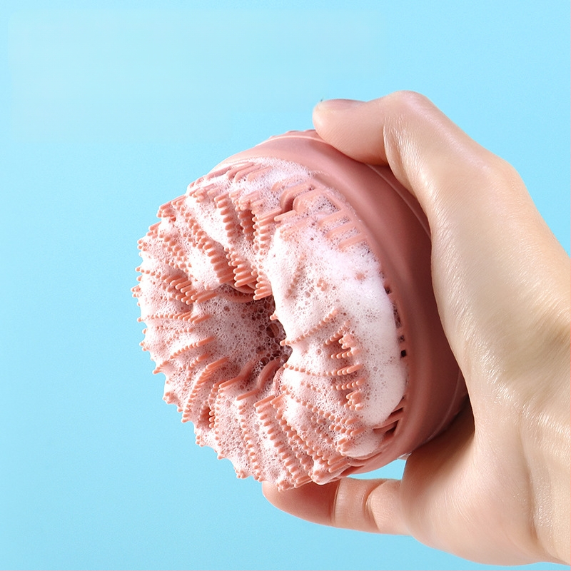 Dušo šepetėlis / masažo šepetėlis – silikonas, daugiafunkcinis, pritaikymas galimas, privataus ženklo galimybė, dėžutė 100 vnt., išleidimas žiemą 2024