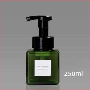 Nyomógombos habpumpás flakon arctisztítóhoz, kézfertőtlenítőhöz és samponhoz