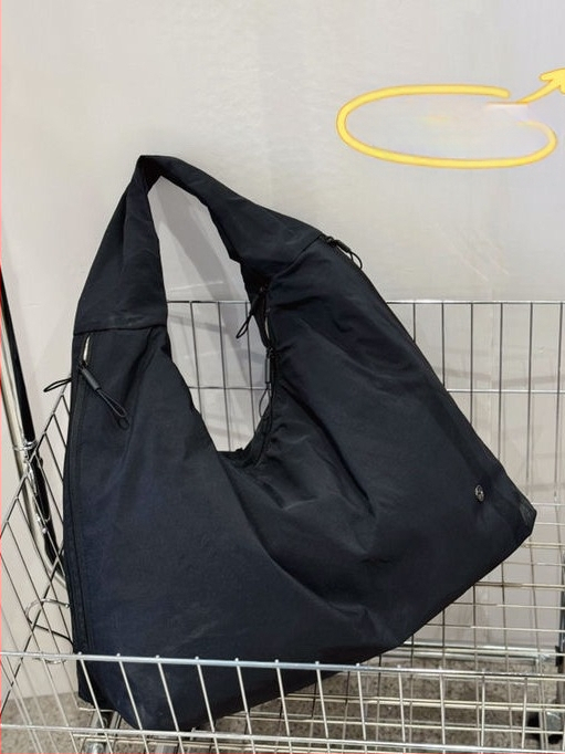 Bou bou plecu soma, parašū audums, horizontāla kvadrātforma, rāvējslēdzējs, kokvilnas odere, iekšējā kabata portatīvajam datoram un laminēta rāvējslēdzēja kabata