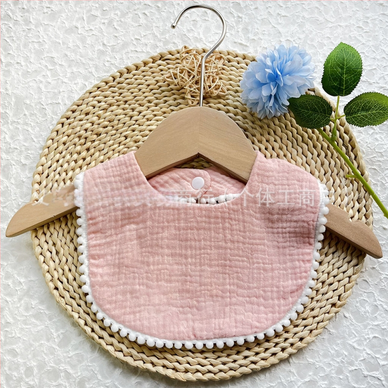 Kūdikių seilių servetėlė iš medvilnės marle, dviejų sluoksnių seersucker audinys su siuvinėjimu, skirtas kūdikiams 1–3 metų (80–100 cm), svoris 0,05 kg