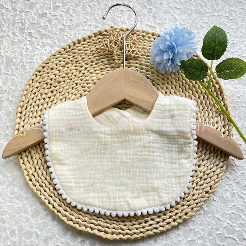 Kūdikių seilių servetėlė iš medvilnės marle, dviejų sluoksnių seersucker audinys su siuvinėjimu, skirtas kūdikiams 1–3 metų (80–100 cm), svoris 0,05 kg