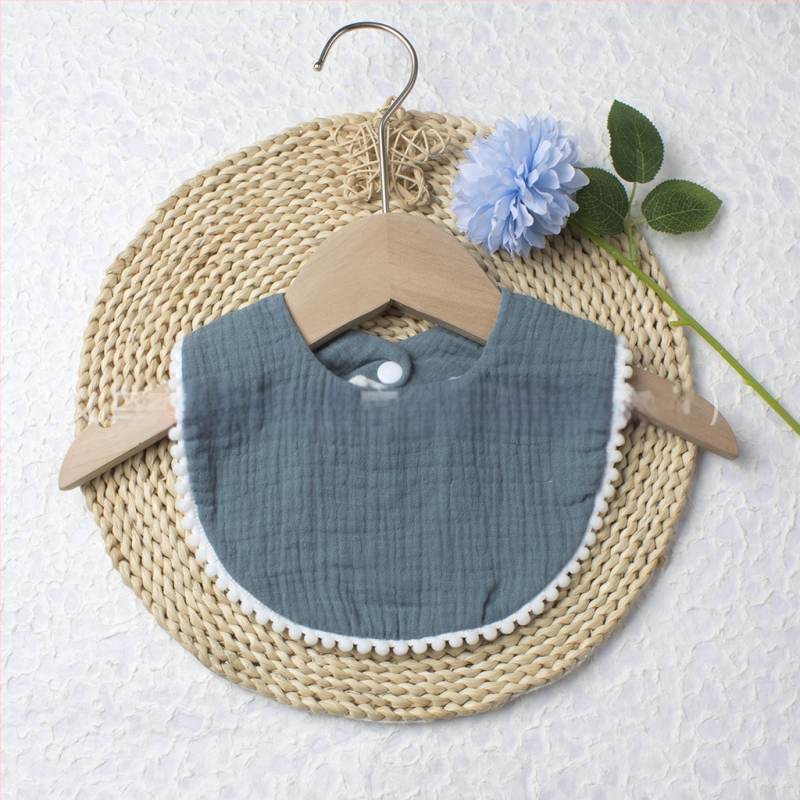 Kūdikių seilių servetėlė iš medvilnės marle, dviejų sluoksnių seersucker audinys su siuvinėjimu, skirtas kūdikiams 1–3 metų (80–100 cm), svoris 0,05 kg