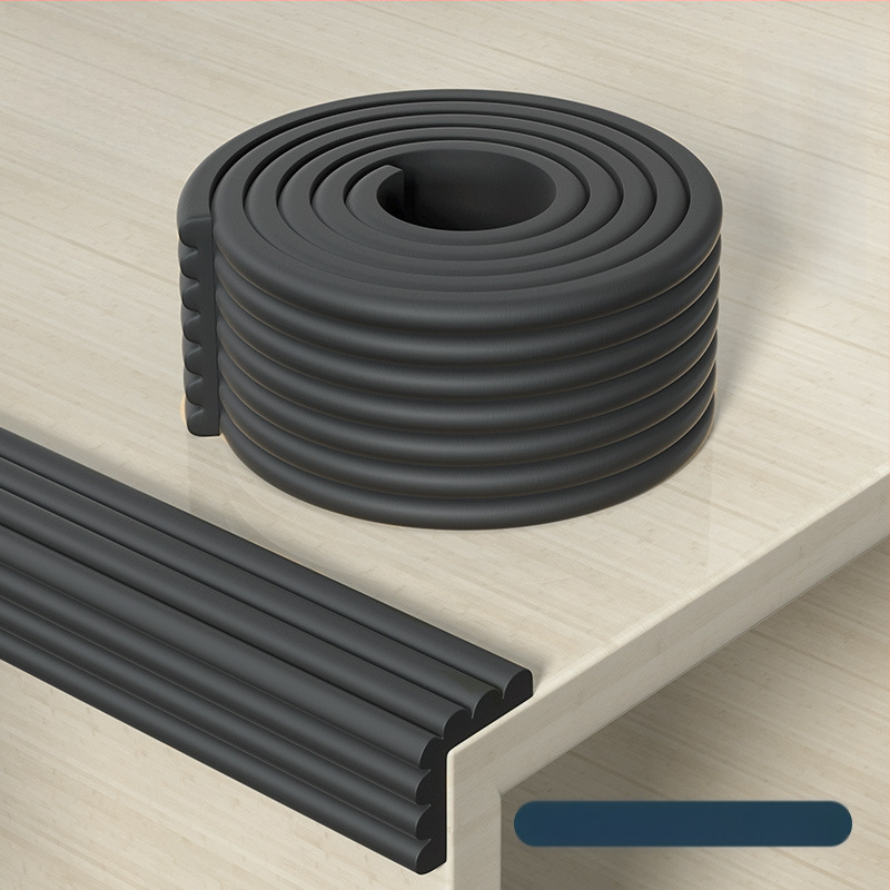 Pret sadursmes stūra aizsargs no putām – taisnstūra stūra aizsargs piemērots galdiem un gultām