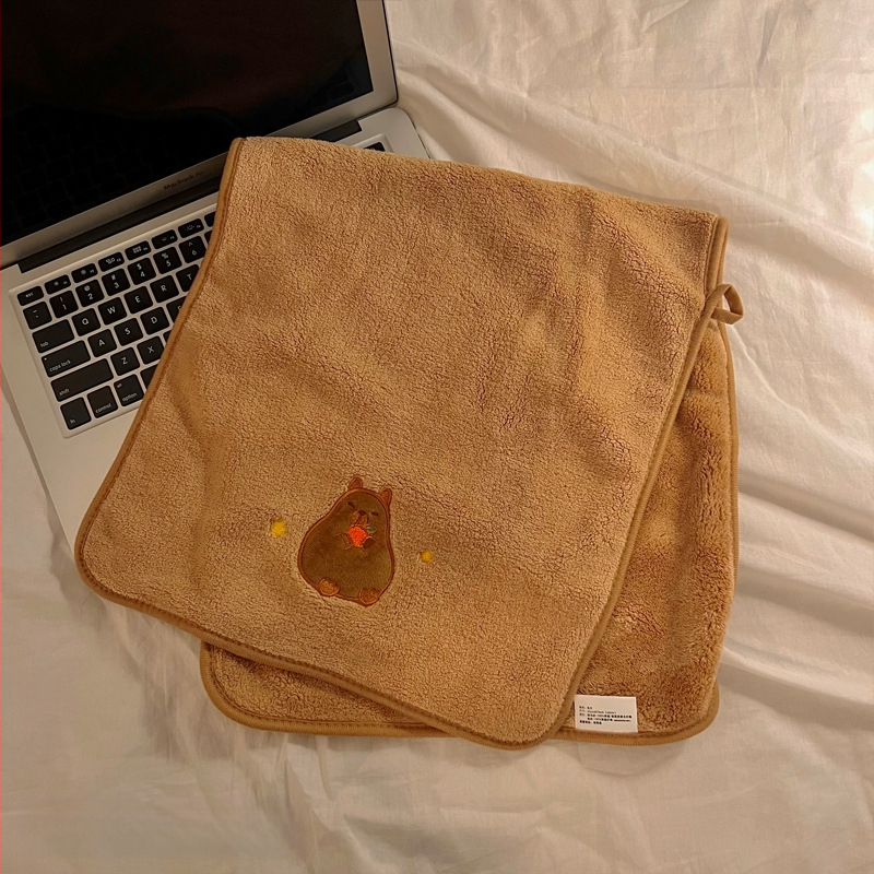 Longshen 2gab dviešu dvieļu komplekts ar morča tēmu, korālā samta, 150D, 300–400 g, izšūta kapibara karikatūra