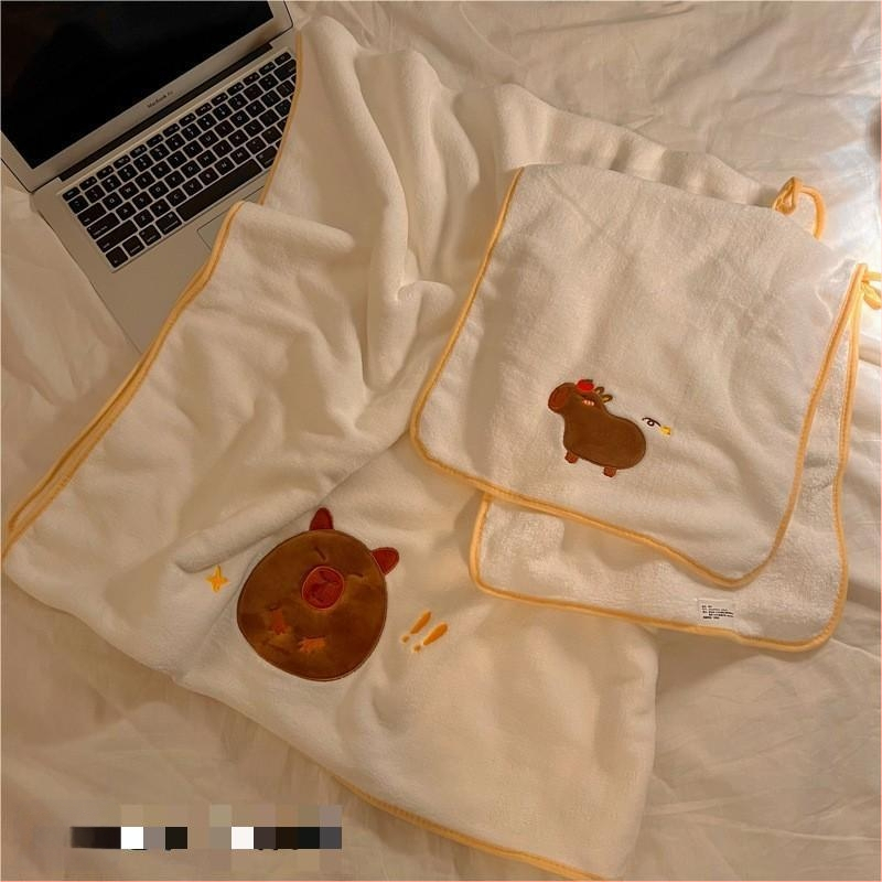 Longshen 2gab dviešu dvieļu komplekts ar morča tēmu, korālā samta, 150D, 300–400 g, izšūta kapibara karikatūra