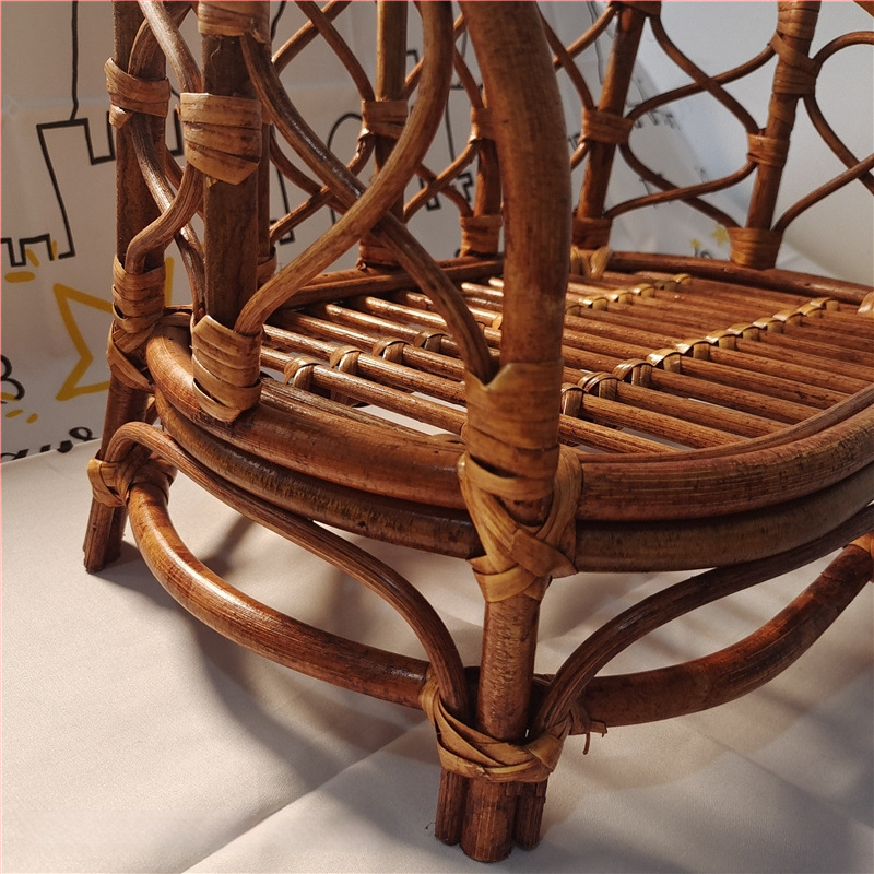 Καρέκλα ρατάν για φωτογράφηση μωρού — Kitten; Υλικό: ρατάν; Κατάλληλο για φωτογράφηση ρούχων; Βάρος: 1,3 kg; Αξεσουάρ φωτογραφικού στούντιο