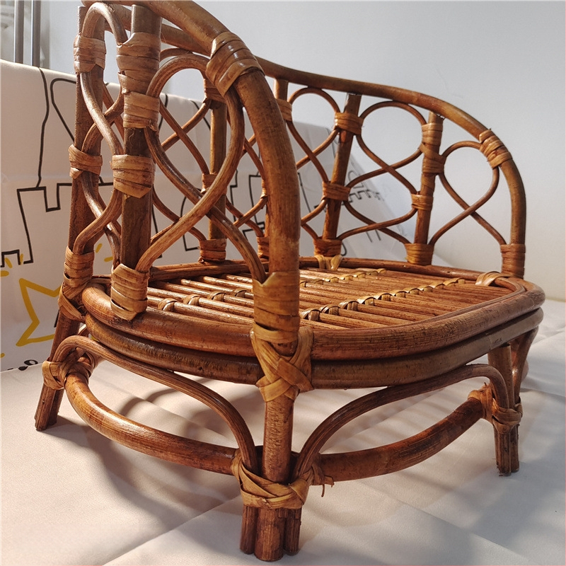 Καρέκλα ρατάν για φωτογράφηση μωρού — Kitten; Υλικό: ρατάν; Κατάλληλο για φωτογράφηση ρούχων; Βάρος: 1,3 kg; Αξεσουάρ φωτογραφικού στούντιο