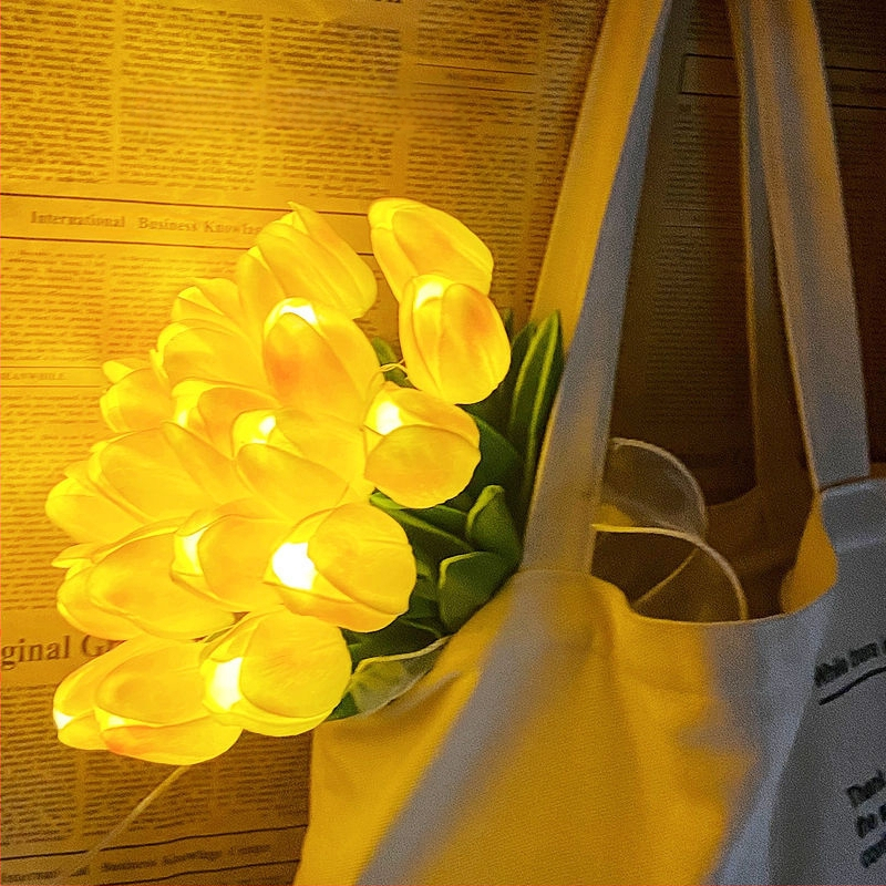 Tulpių puokštės lemputė - naktinė lemputė miegamojo dekorui, plastikinis korpusas, 34 cm aukštis, IP42, tarnavimo laikas 10000 h, nereguliuojamas šviesos intensyvumas