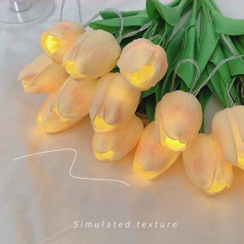 Tulpių puokštės lemputė - naktinė lemputė miegamojo dekorui, plastikinis korpusas, 34 cm aukštis, IP42, tarnavimo laikas 10000 h, nereguliuojamas šviesos intensyvumas