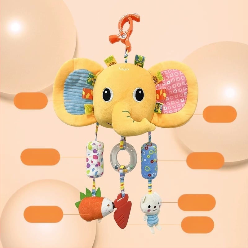 Kūdikių vežimėlio pakabukas žaislas su pūkuota lėlyte, zvoneliu — 1 vnt., be amžiaus apribojimų, kitų gebėjimų plėtra, anime paveikslėlis prieinamas, vaizdo įrašų vadovas prieinamas