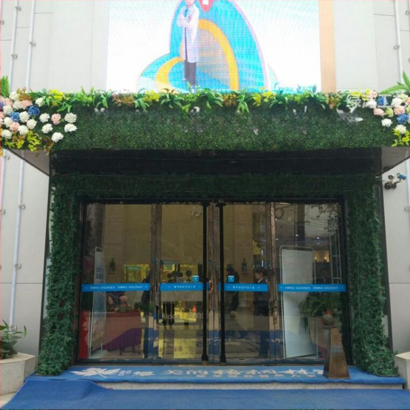 Dirbtinių augalų sienos fono dekoras parduotuvei — Green Craft, plastikas, injekcinis liejimas, įvairovė: Žalias ridikas, Panaudojimas: Dekoras, Lauko naudojimas, Vestuvės, Fotografijos rekvizitas