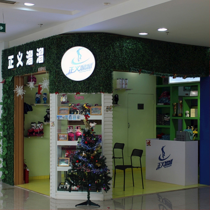 Dirbtinių augalų sienos fono dekoras parduotuvei — Green Craft, plastikas, injekcinis liejimas, įvairovė: Žalias ridikas, Panaudojimas: Dekoras, Lauko naudojimas, Vestuvės, Fotografijos rekvizitas