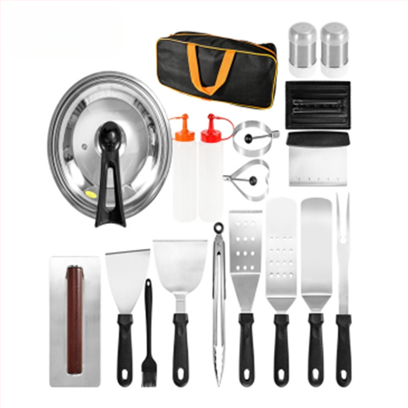 18 dalių nerūdijančio plieno kepsninės įrankių rinkinys su medinėmis rankenomis lauko teppanyaki kepimui; įskaitant klipsą, šepetėlį, šakutę ir mentele