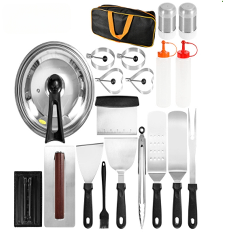 18 dalių nerūdijančio plieno kepsninės įrankių rinkinys su medinėmis rankenomis lauko teppanyaki kepimui; įskaitant klipsą, šepetėlį, šakutę ir mentele