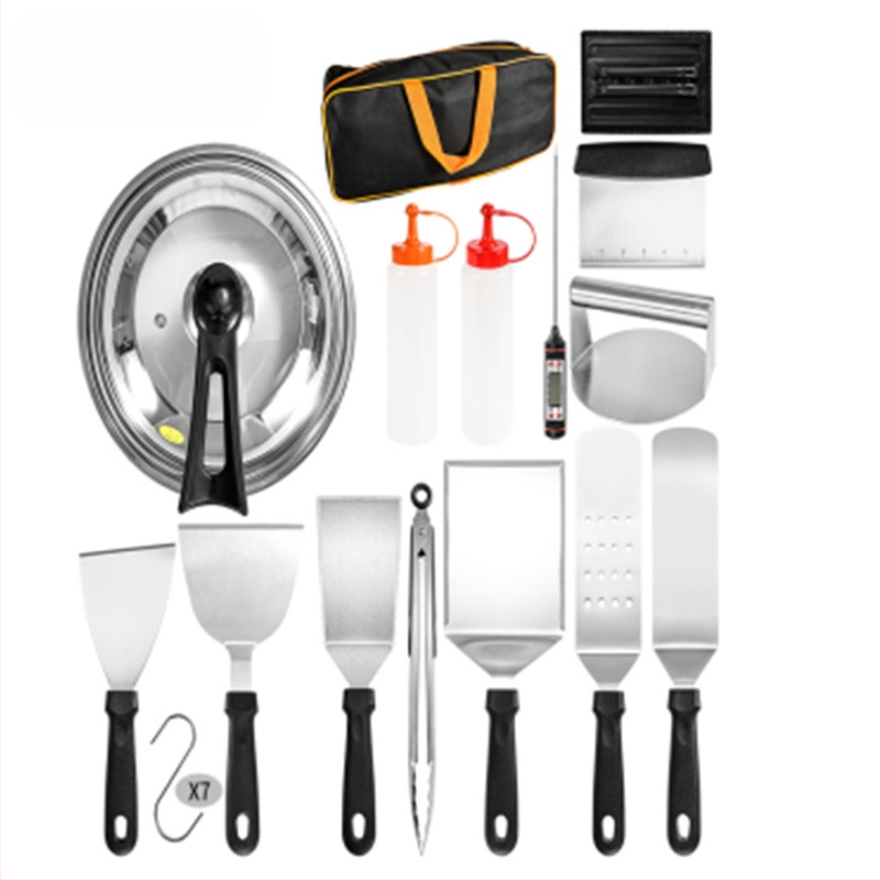 18 dalių nerūdijančio plieno kepsninės įrankių rinkinys su medinėmis rankenomis lauko teppanyaki kepimui; įskaitant klipsą, šepetėlį, šakutę ir mentele