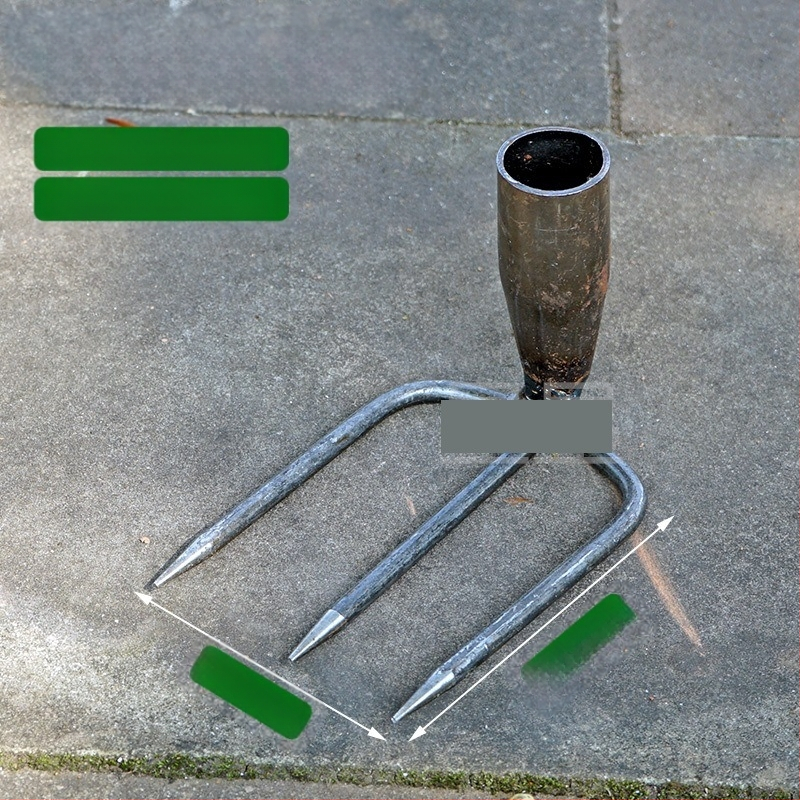 Vrtna metalna grablja sa dva zuba i hvataljkom