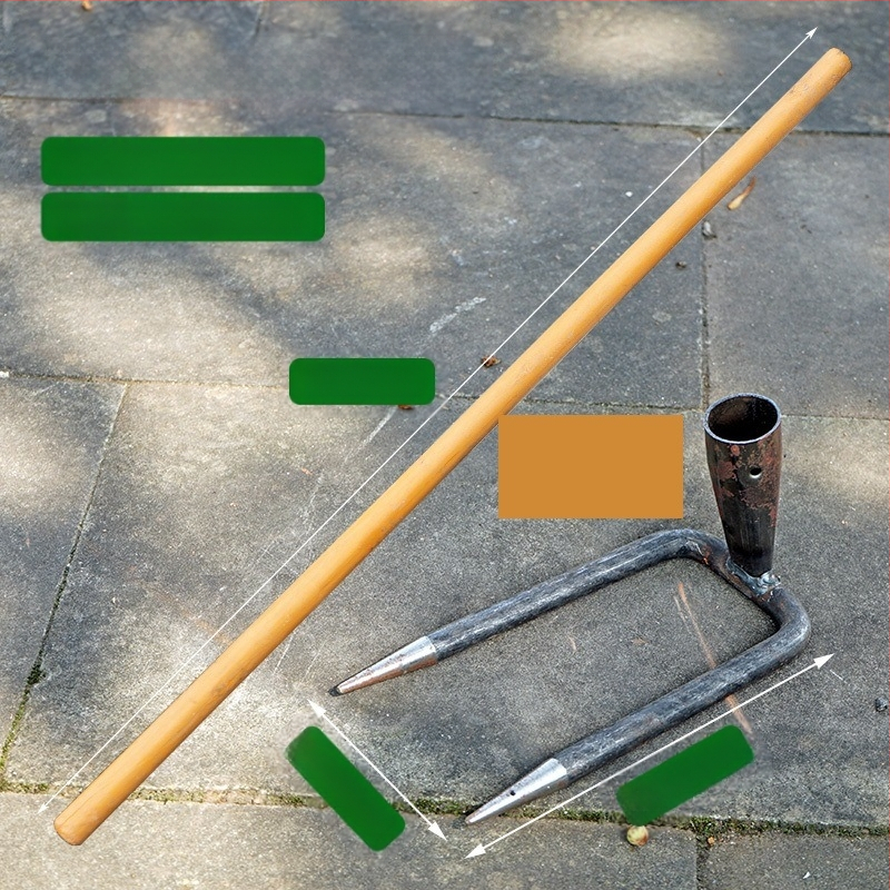 Vrtna metalna grablja sa dva zuba i hvataljkom