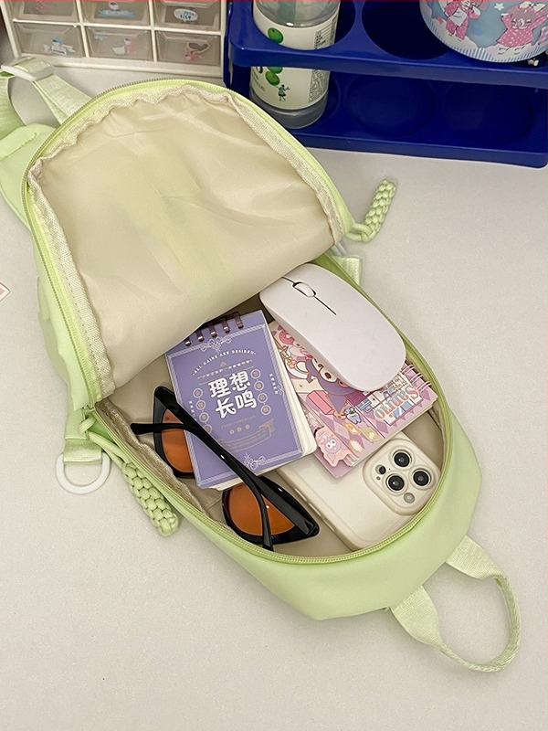 Városi stílusú, egyszerű nylon mellkas táska nagy kapacitással, cipzáras záródás, belső zsebek telefon és azonosító számára, béléssel – ideális szabadidős utazásokhoz