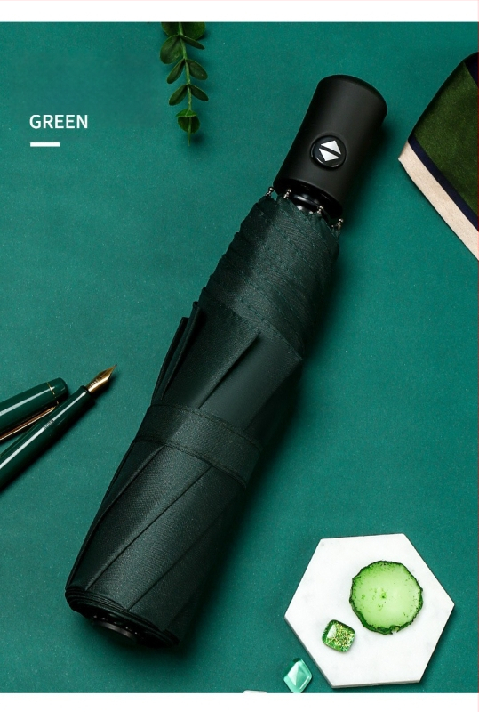 lietussargs ar 8 ribām, vēju izturīgs, trīsdaļīgs salocīts, pusautomātisks atvērums, automātisks aizvērums, 210T audums, logotipa personalizācija