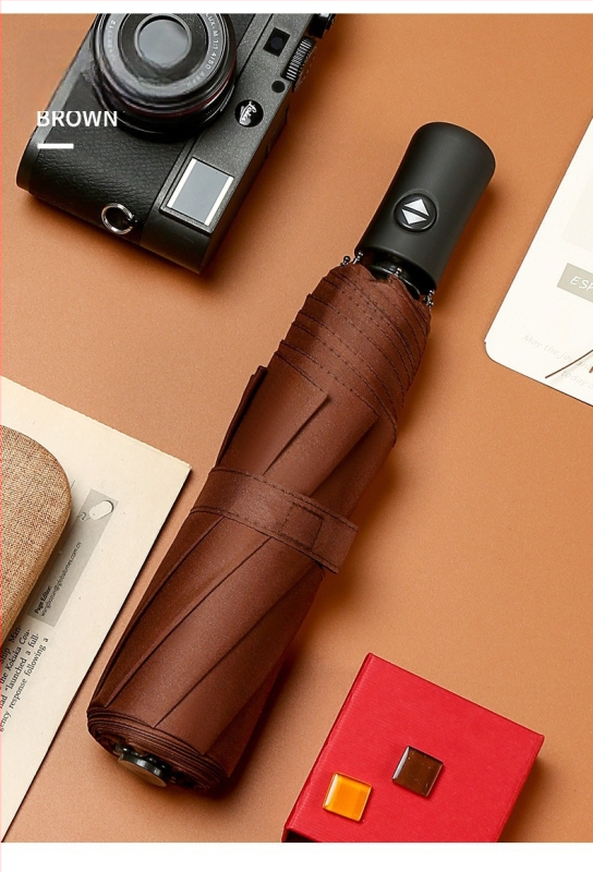 lietussargs ar 8 ribām, vēju izturīgs, trīsdaļīgs salocīts, pusautomātisks atvērums, automātisks aizvērums, 210T audums, logotipa personalizācija