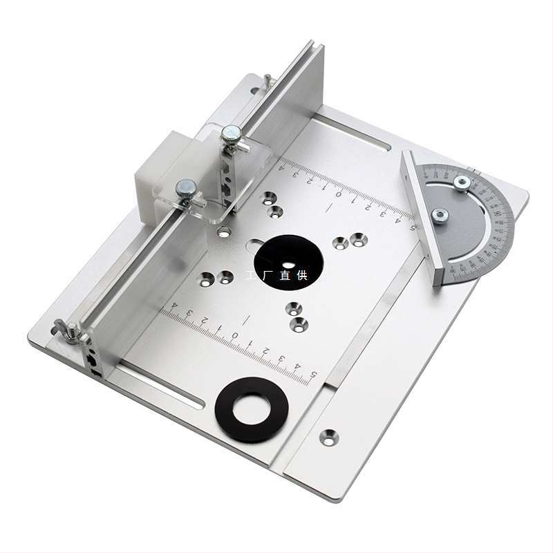 Дървообработваща машина за гравиране и фрезоване със многофункционална повдигаща работна маса, кантоване и канавки върху алуминиев панел — Напрежение 2,4 V