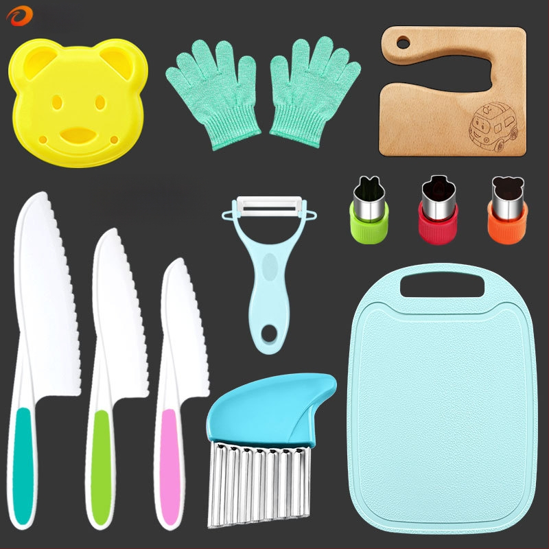 Детски пластмасов комплект ножове за плодове и зеленчуци с вълнообразна режеща част, обелка и форма за бисквитки — PP+TPR, режеща част 16.5 cm, обща дължина 27.5 cm, инжекционно формована