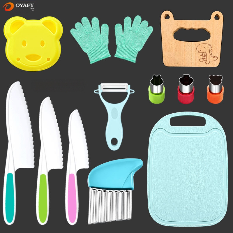 Детски пластмасов комплект ножове за плодове и зеленчуци с вълнообразна режеща част, обелка и форма за бисквитки — PP+TPR, режеща част 16.5 cm, обща дължина 27.5 cm, инжекционно формована