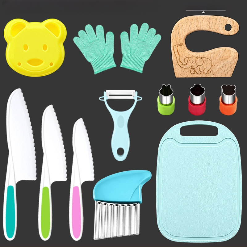 Детски пластмасов комплект ножове за плодове и зеленчуци с вълнообразна режеща част, обелка и форма за бисквитки — PP+TPR, режеща част 16.5 cm, обща дължина 27.5 cm, инжекционно формована