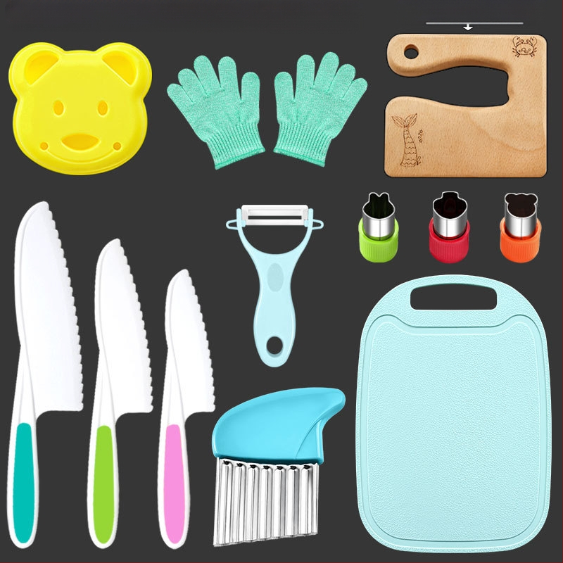 Детски пластмасов комплект ножове за плодове и зеленчуци с вълнообразна режеща част, обелка и форма за бисквитки — PP+TPR, режеща част 16.5 cm, обща дължина 27.5 cm, инжекционно формована