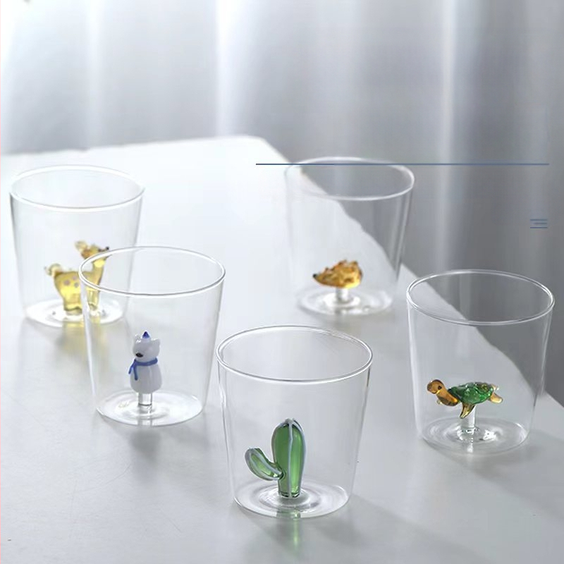 Vee klaas – cartoon stiilis, käepidemevaba, kõrge termilise vastupidavusega borosilikaatklaas, ühekihiline, silindriline