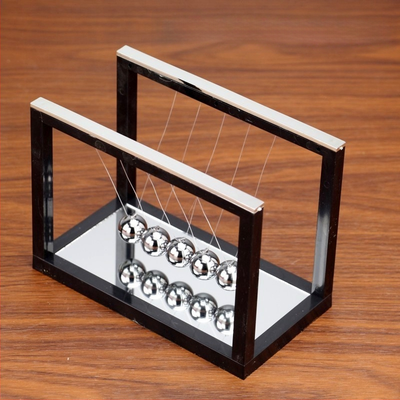 Newton bölcső dekor, fém, elektroplakált felület, kézzel készített, asztali dekoráció