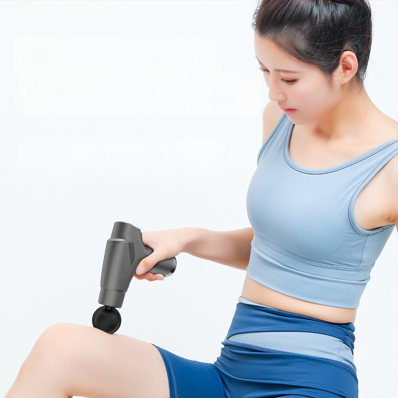 Mini fascijos masažinis įrankis su šepetėliu motoru; 4 masažinės galvutės; įmontuota baterija 1200–2000 mAh; LCD ekranas; 5+ greičio lygiai; itin tyliai (<36 dB)