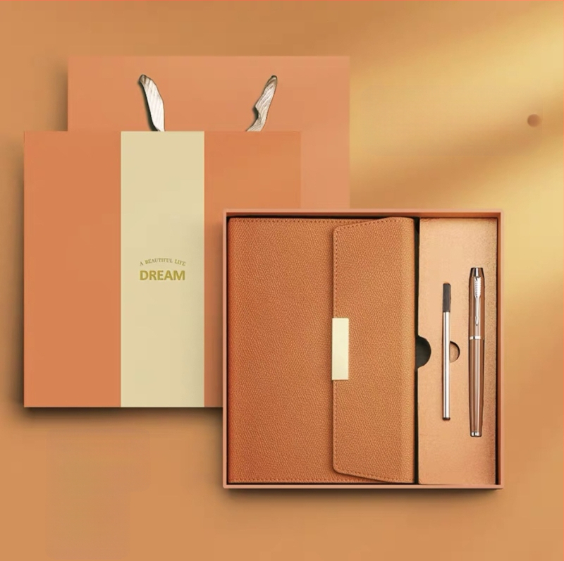 Poklon set bilježnica s PU koricama, spiralno povezivanje, Dowling papir 80 g, USB 16 GB, metalno pero s refillom