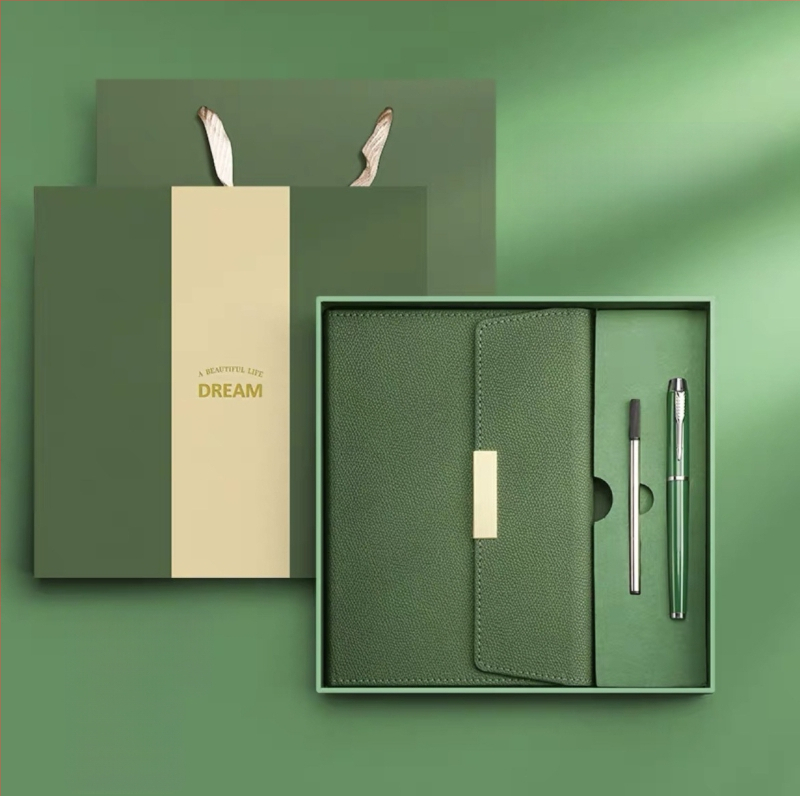 Poklon set bilježnica s PU koricama, spiralno povezivanje, Dowling papir 80 g, USB 16 GB, metalno pero s refillom