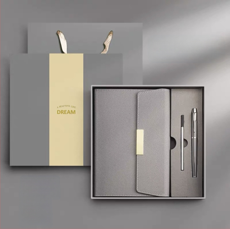 Poklon set bilježnica s PU koricama, spiralno povezivanje, Dowling papir 80 g, USB 16 GB, metalno pero s refillom