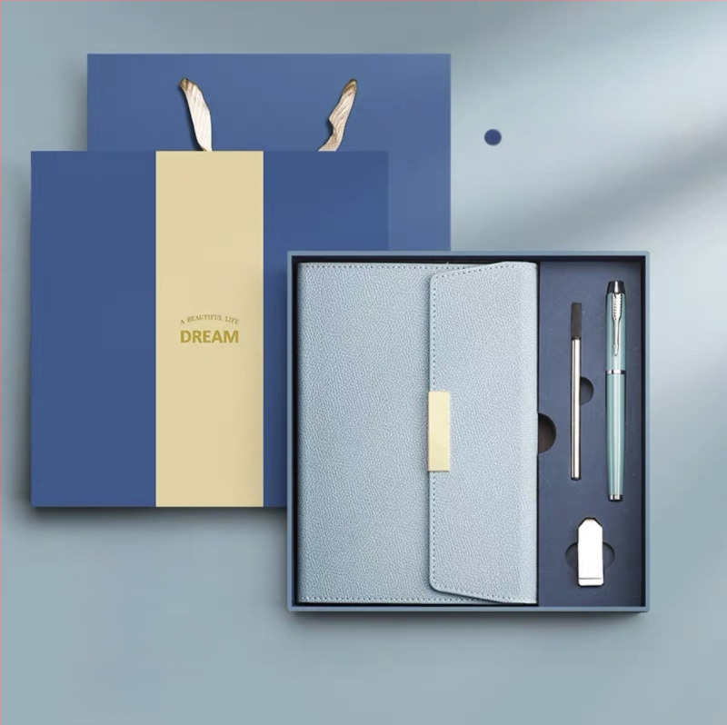 Poklon set bilježnica s PU koricama, spiralno povezivanje, Dowling papir 80 g, USB 16 GB, metalno pero s refillom