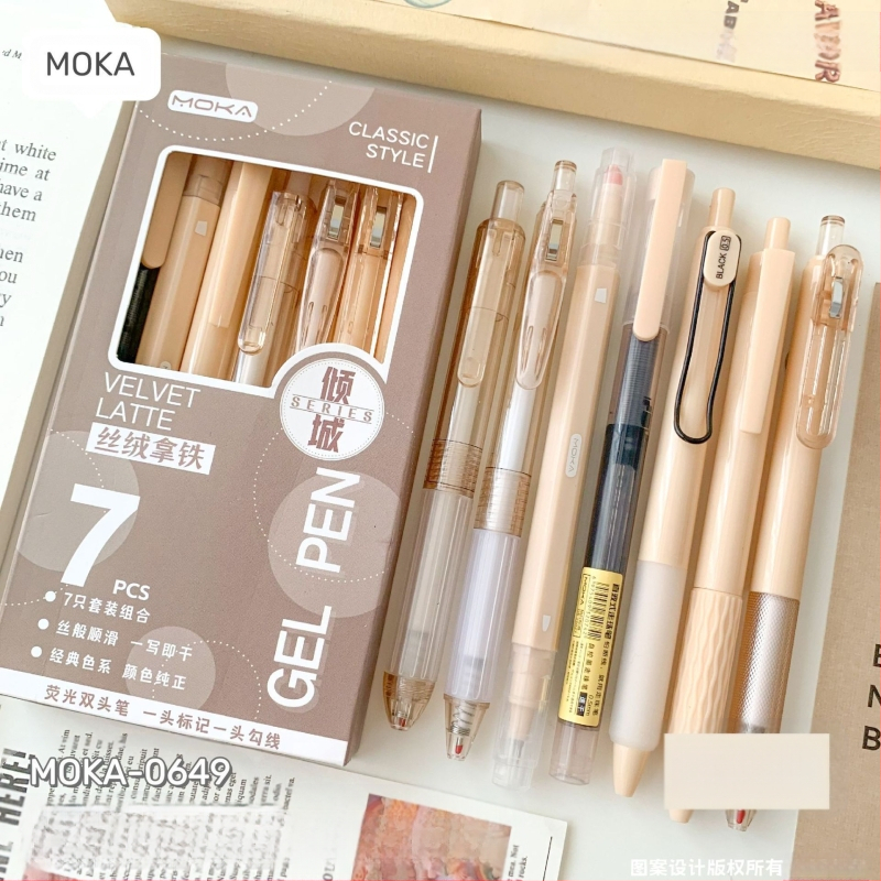 Gēla pildspalva ar plastmasas korpusu, nerūsējošā tērauda gals, neizdzēšams